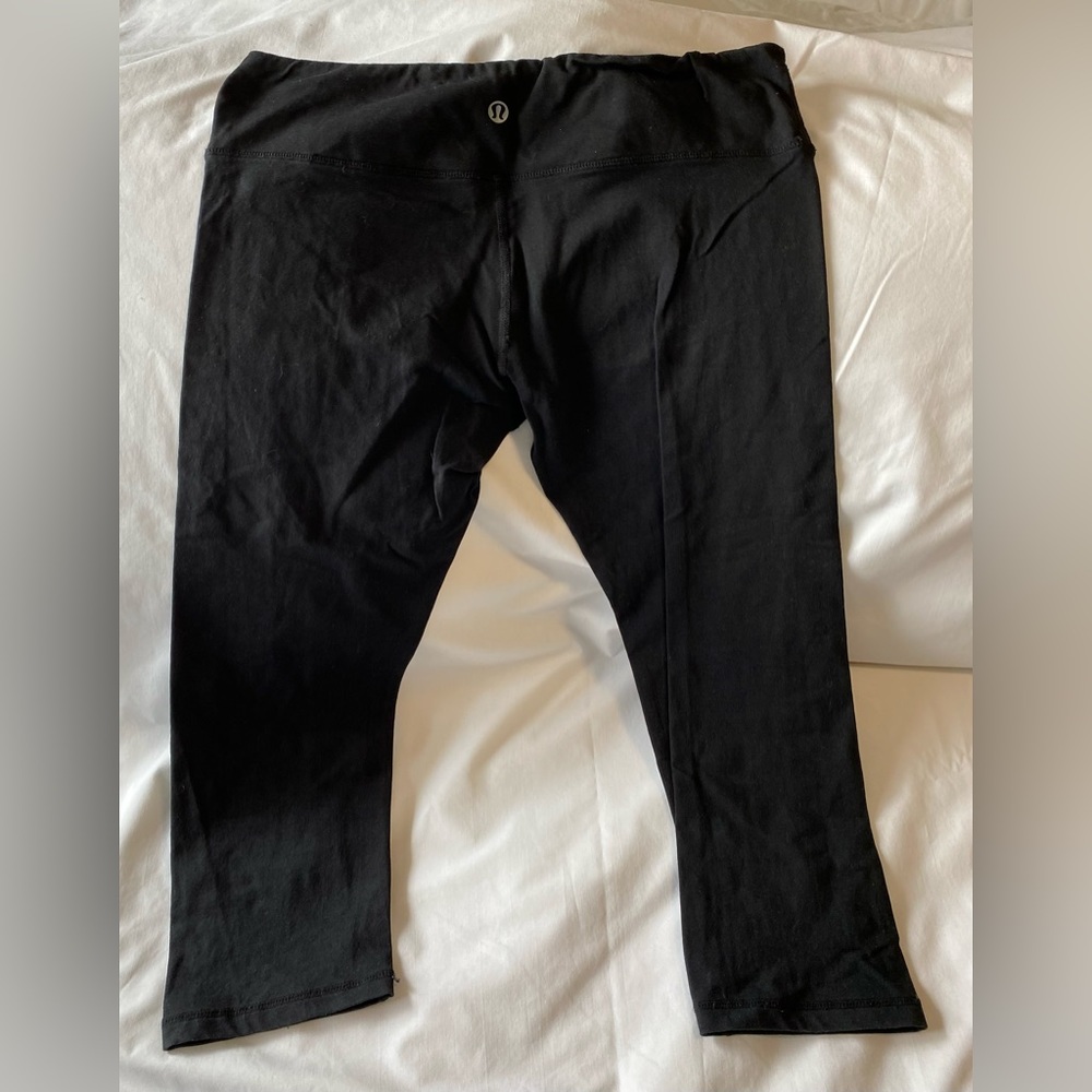 Lululemon Wunder Under Crop Black Size 6 Small hole in crotch - Picture 3 of 13